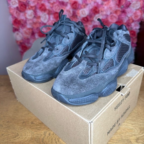Yeezy 500’s in onyx black suede size 8 - Picture 8 of 12